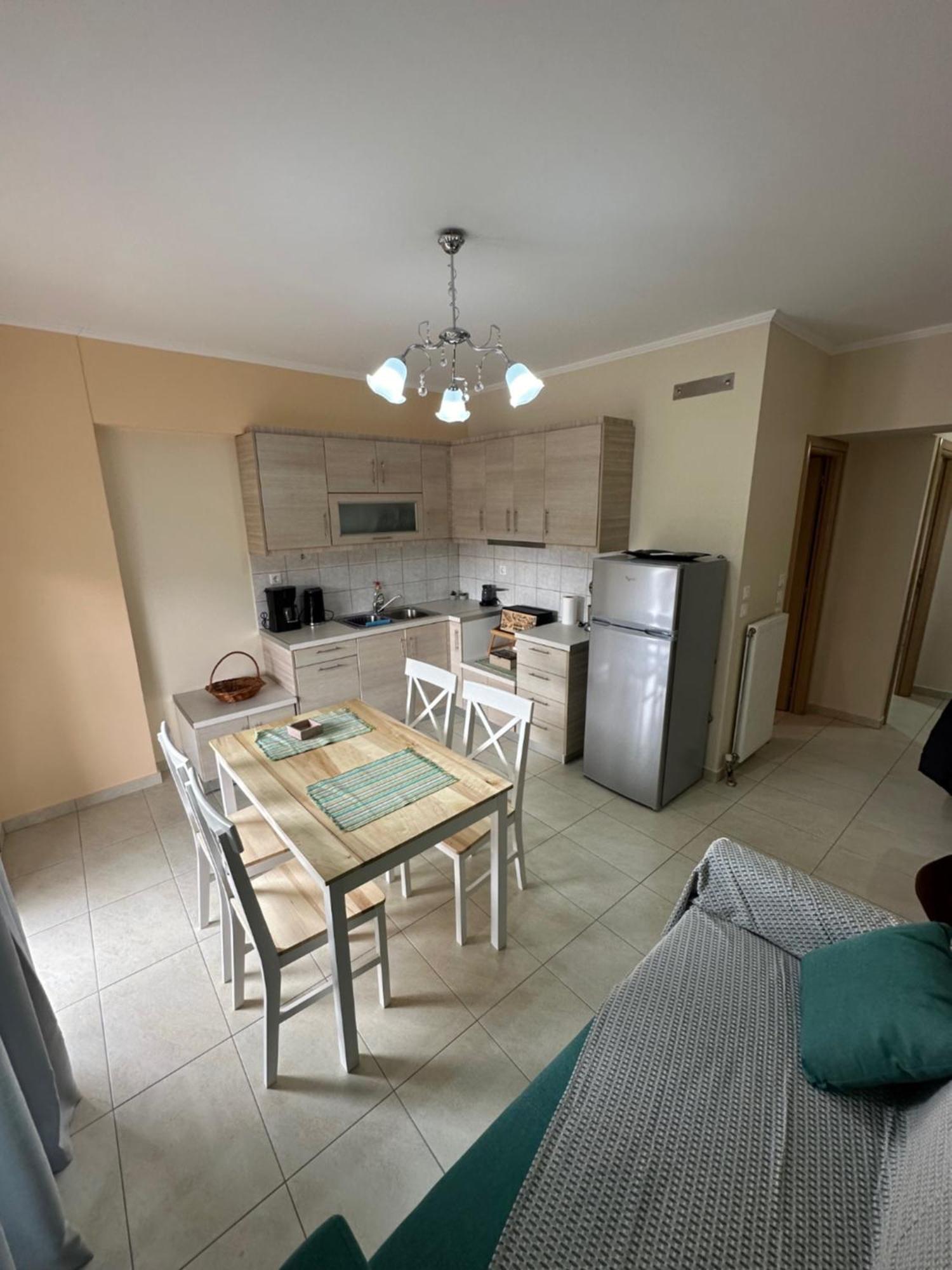 R Apartment Návpaktosz Kültér fotó