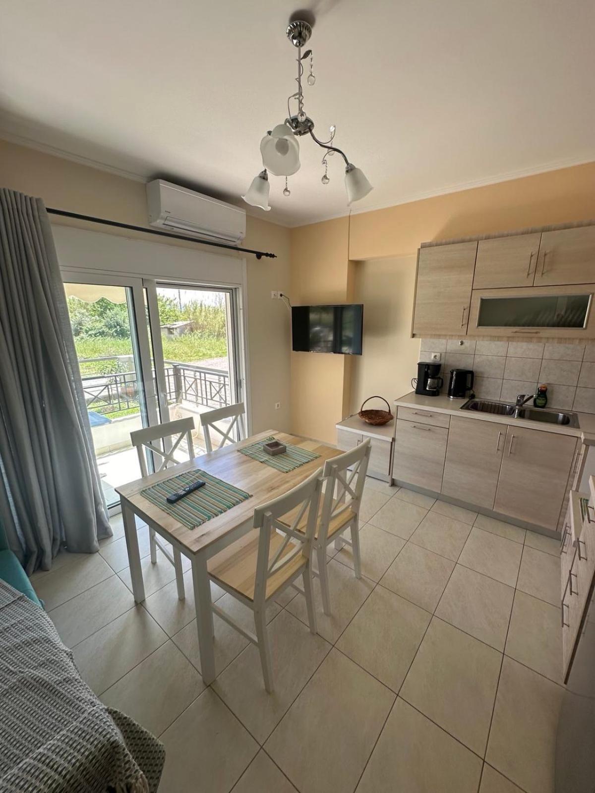 R Apartment Návpaktosz Kültér fotó